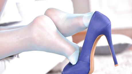 Curious babe Deborah in sexy pantyhose in nasty foot fetish action 